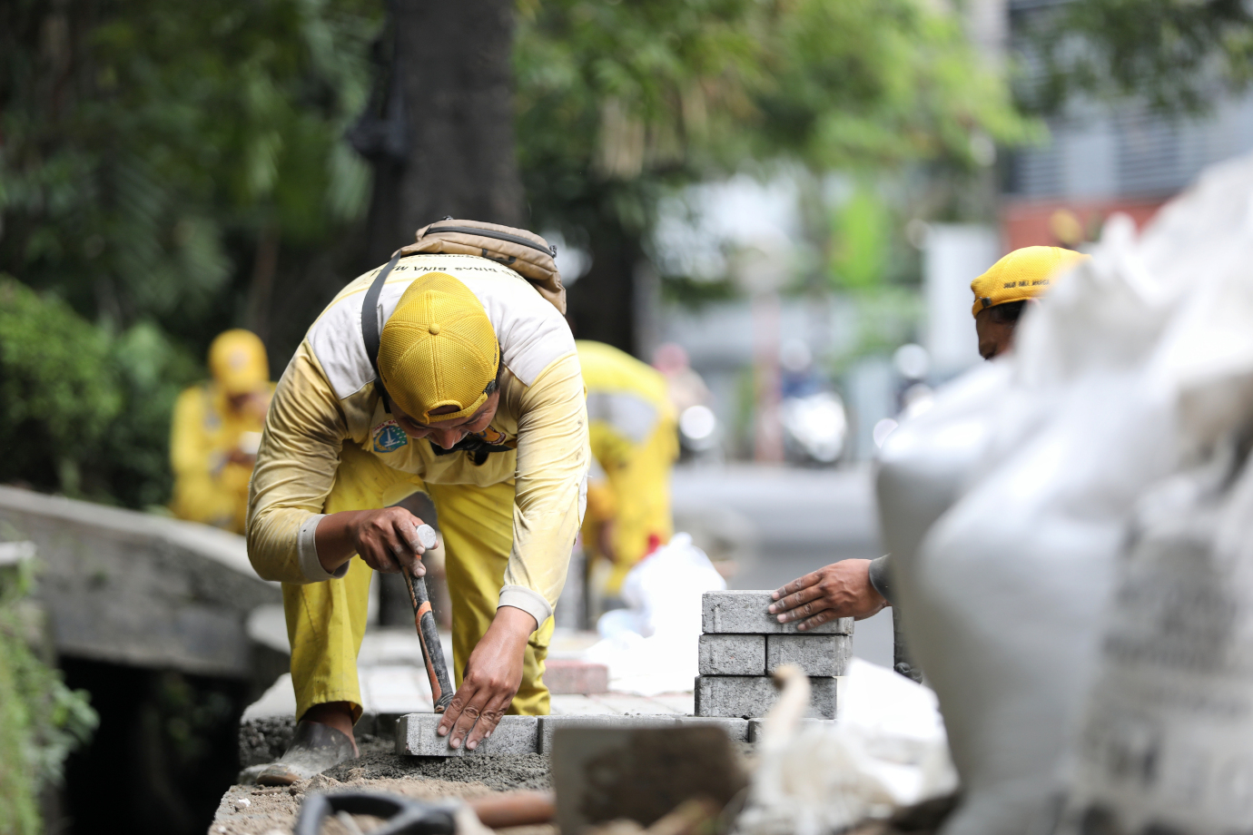 6.Pembuatan Trotoar Baru di Jalan Kemang Timur.jpg