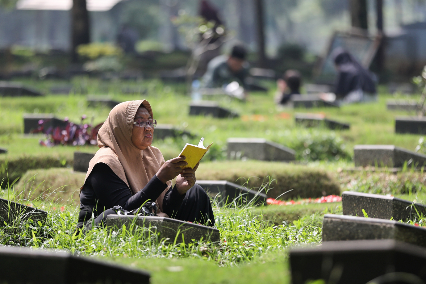 5.H-1 Jelang Ramadhan TPU Pondok Ranggon Masih Ramai Dikunjungi Peziarah-1.jpg