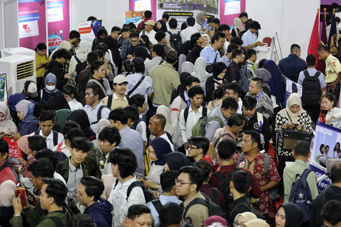 8.Munjirin Buka Job Fair di GOR Ciracas (1).jpg