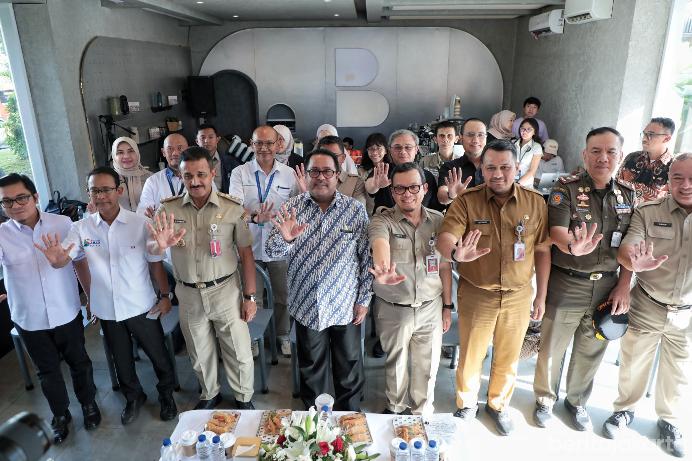 6.Wagub Resmikan Digital Lounge Jakhabitat (1).jpg