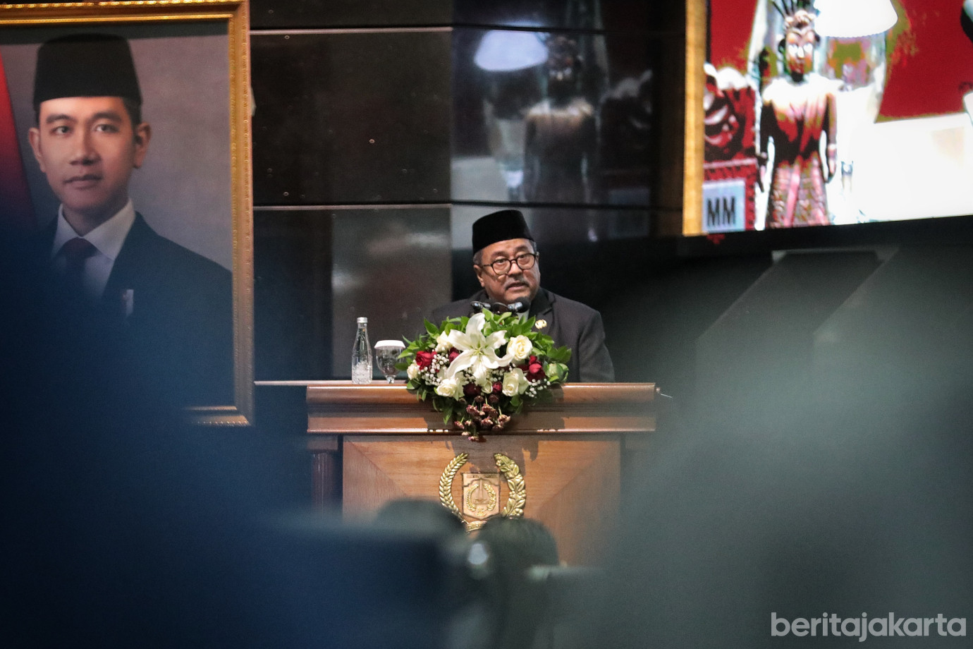 7.Wagub Hadiri Rapat Paripurna (1).jpg