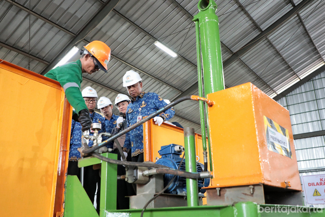 8.Dinas LH Gelar Soft Opening Collection Center Ciracas .jpg