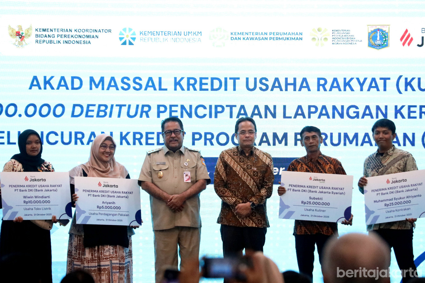7 Wagub Rano Hadiri Secara Daring Akad Massal KUR 800.000 Debitur dan Peluncuran KPR_7.jpg