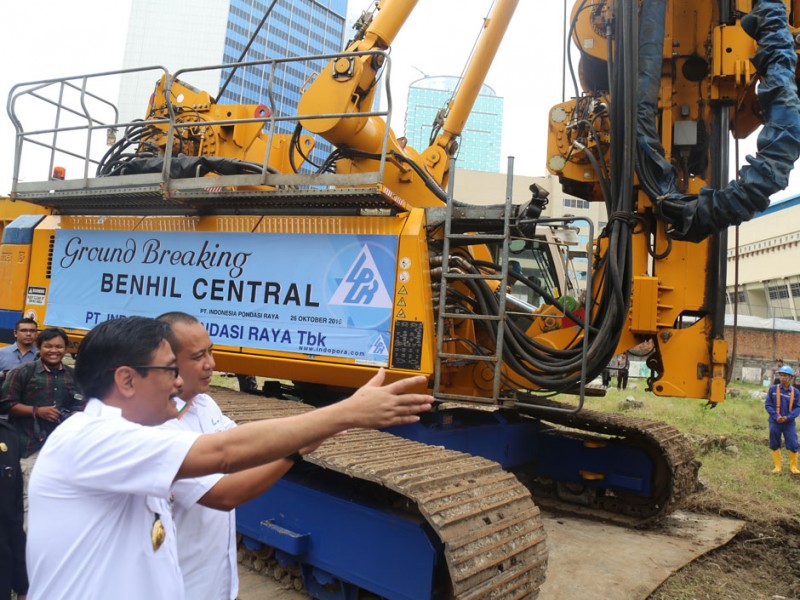 7-Djarot-Hadiri-Groundbreaking-Pasar-Benhilreza.jpg