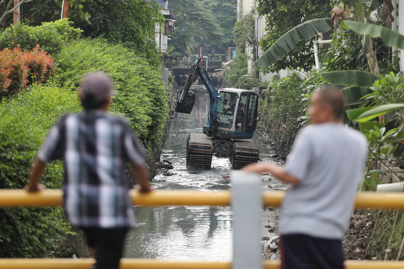 4.Sudin SDA Jaksel Keruk Kali Jelawe Sepanjang 200 Meter.jpg