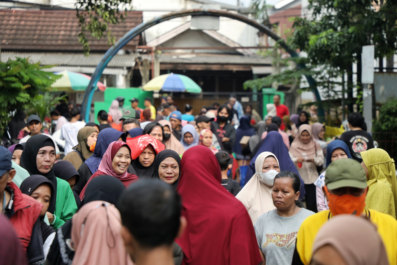 1.Ratusan Warga Kebon Pala Manfaatkan Program Pangan Bersubsidi .jpg