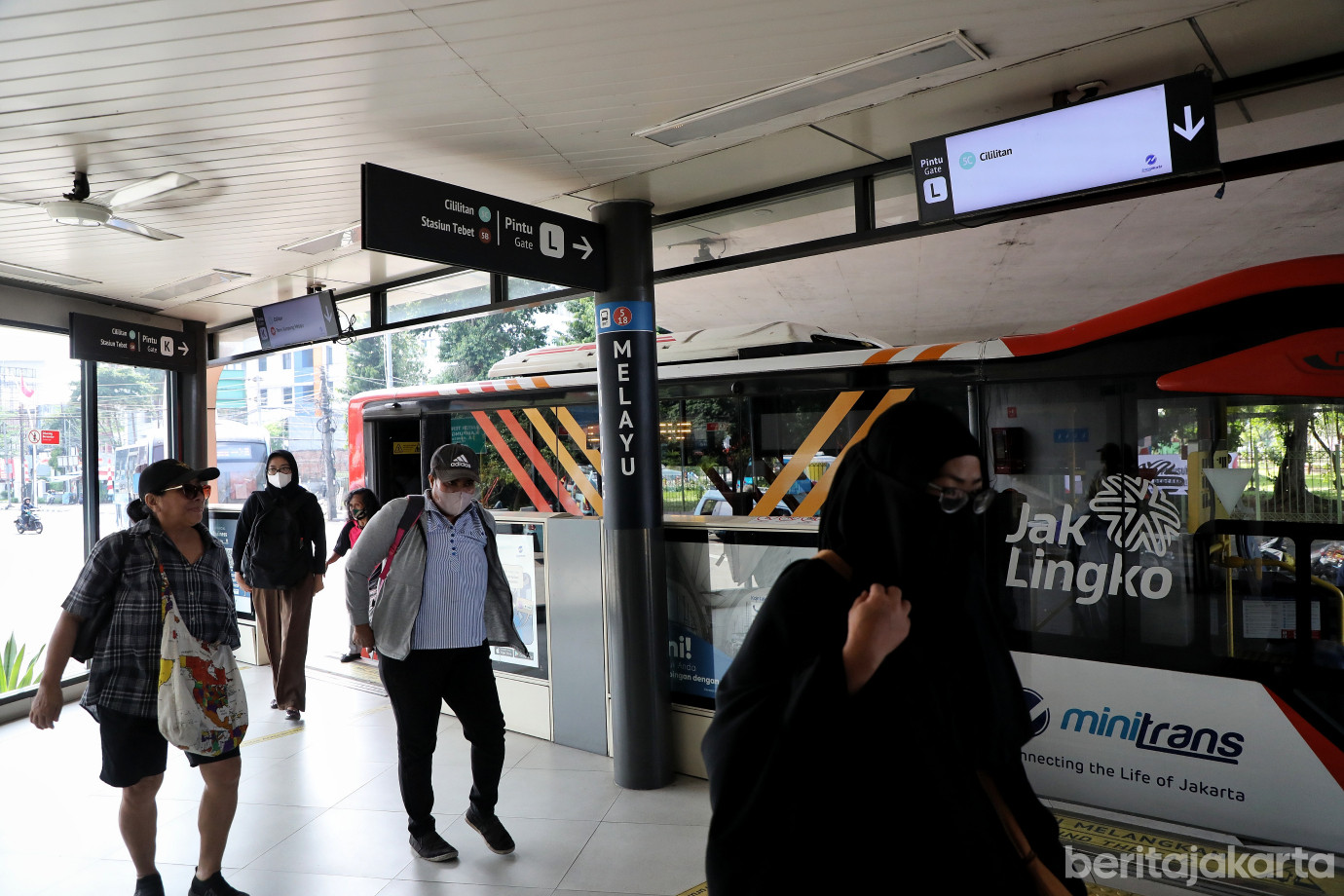 5.Transjakarta Kembali Beroperasi Normal.jpg