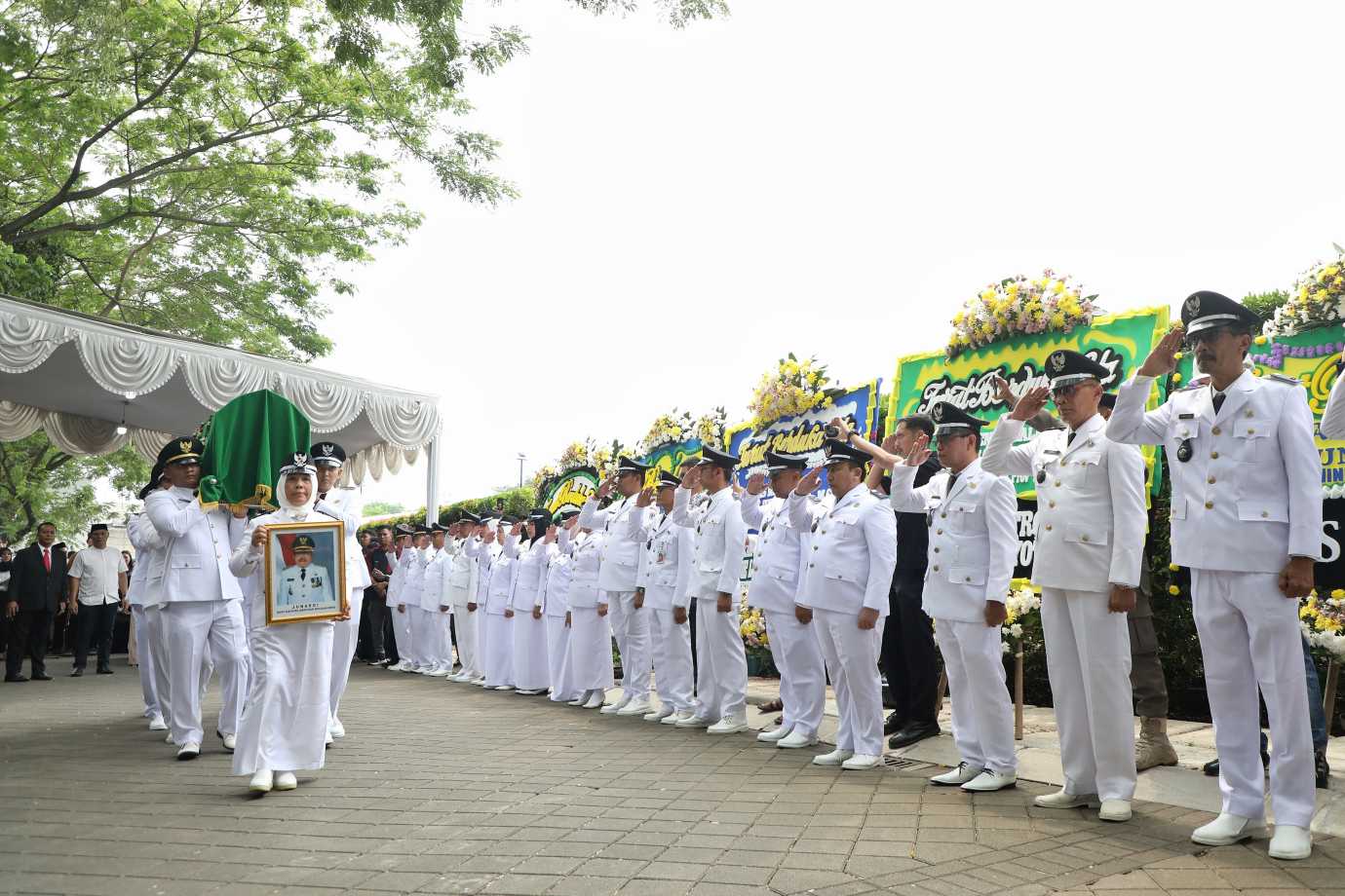 Pelepasan-Jenazah-Bupati-Junaedi-07.jpg