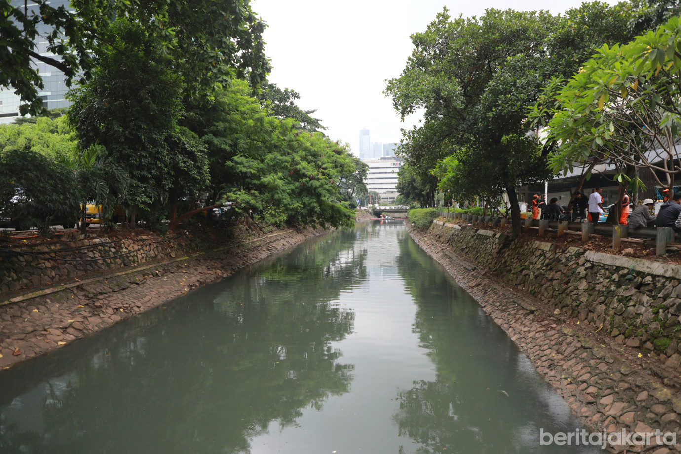 3-2pengerukan kali cideng kuningan.jpg