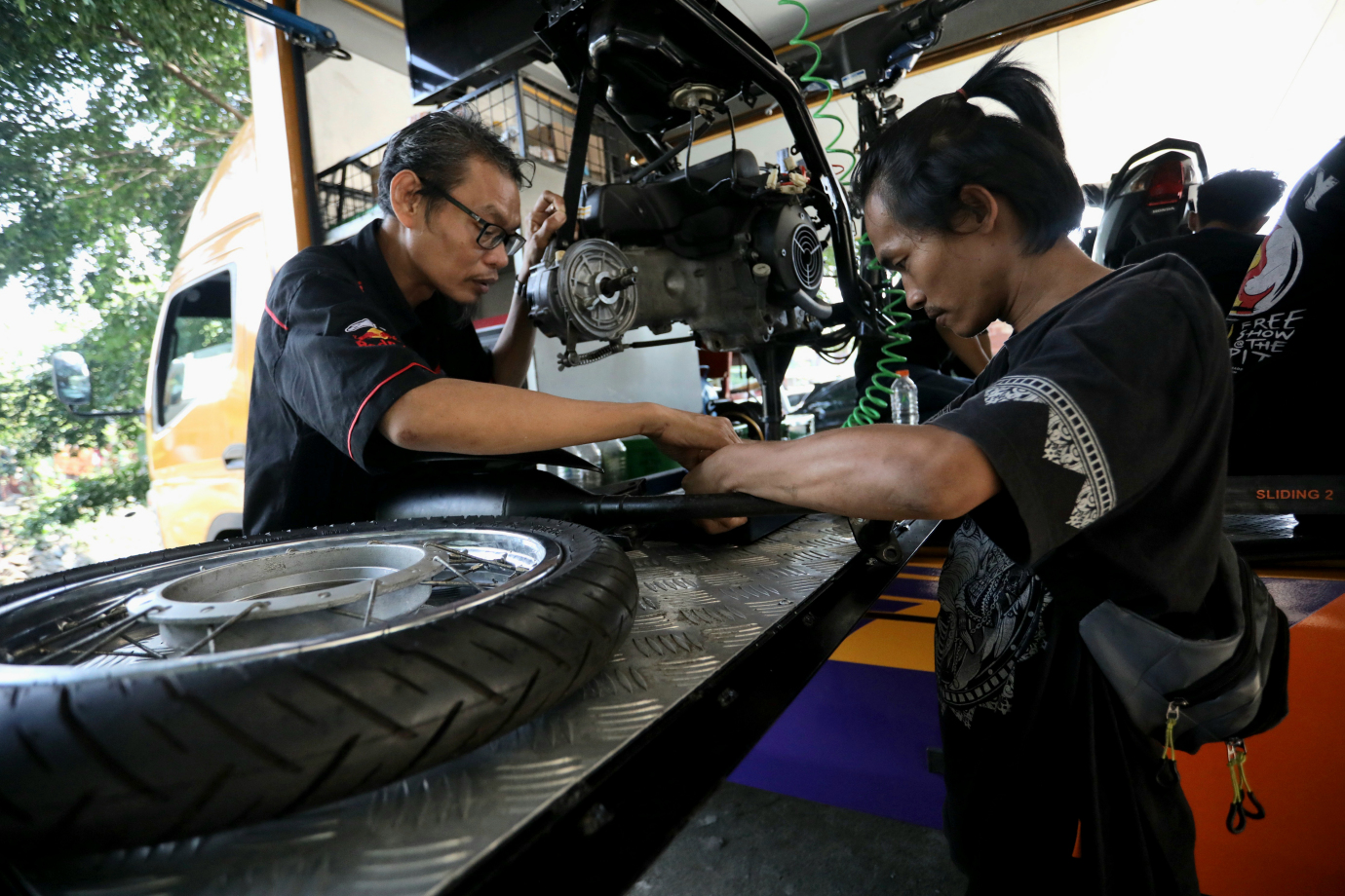 4 10 Warga Kurahan Raw Terate ikuti MTU Service Sepeda Motor_4.jpg