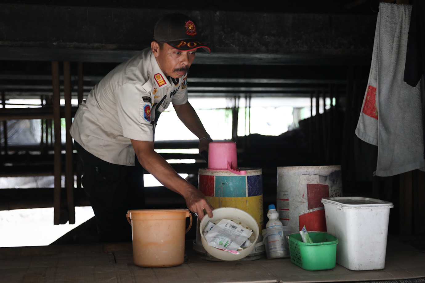 Relokasi warga kolong tol-1.jpg