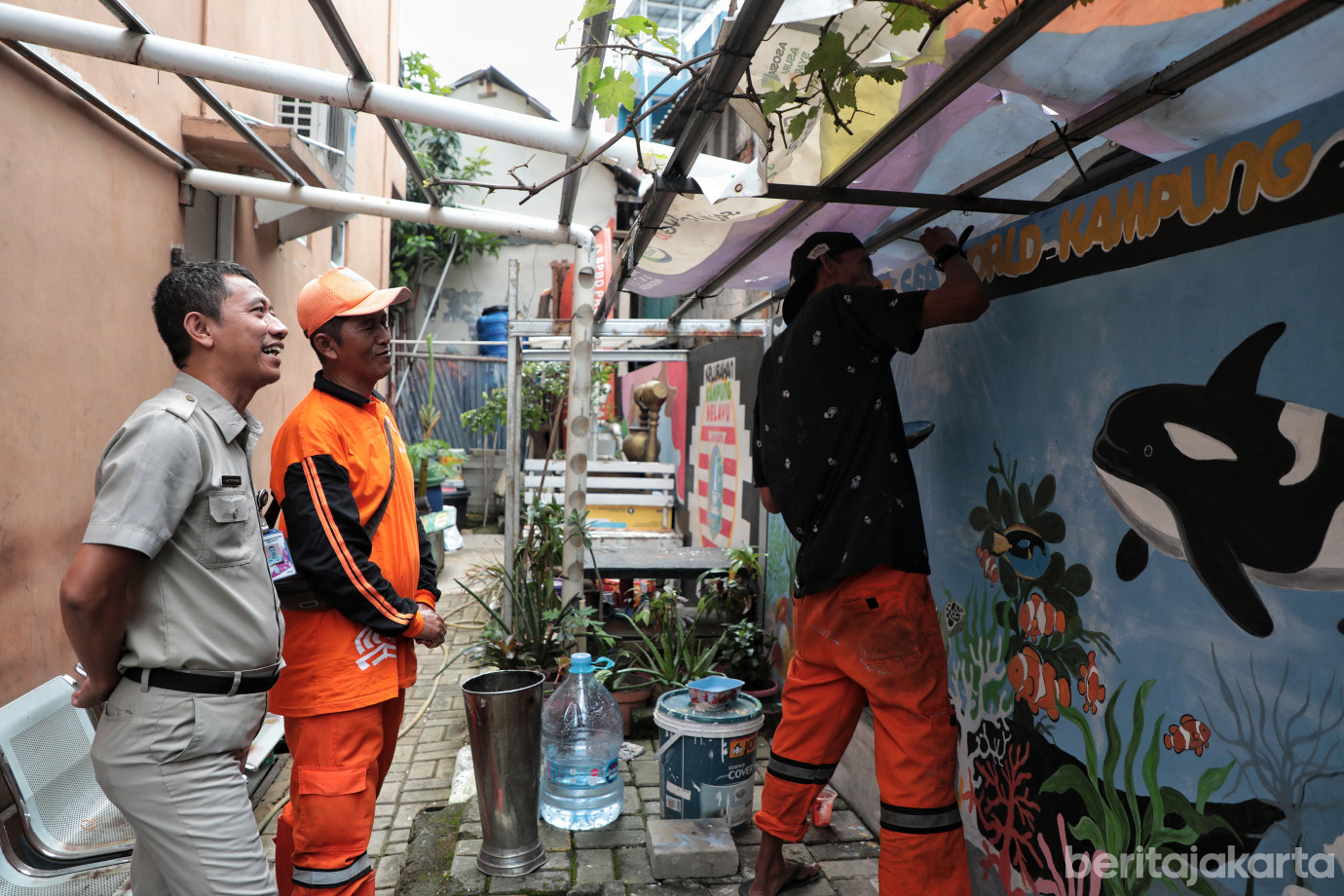 1.PPSU Percantik Kantor Kelurahan Kampung Melayu Dengan Mural.jpg