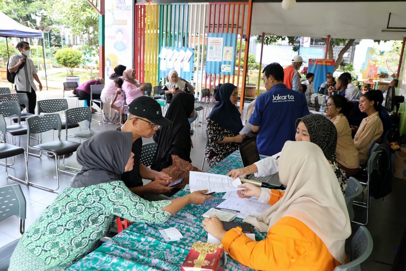 1.210 Warga Srengseng Sawah Manfaatkan Layanan Jemput Bola Adminduk .jpg