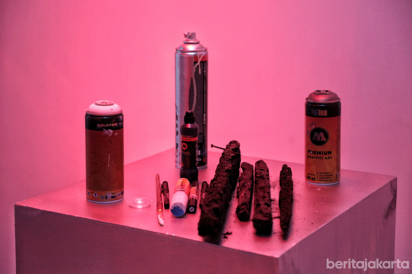 9.Melihat Pameran Seni Bertajuk _Pinata_ Karya Herzven.jpg