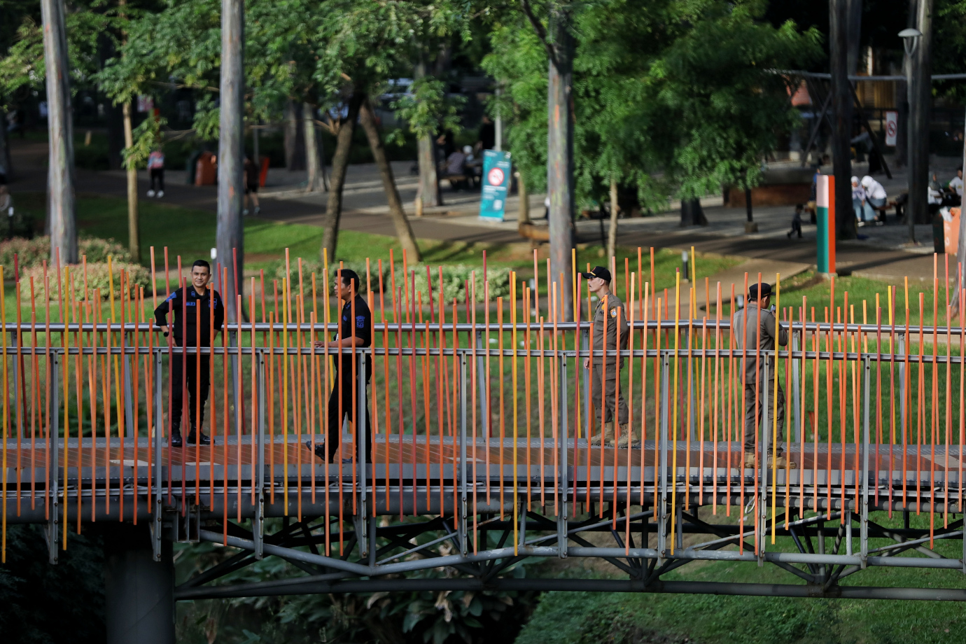 4.Satpol PP Bantu Amankan Taman Tebet ECO Park.jpg