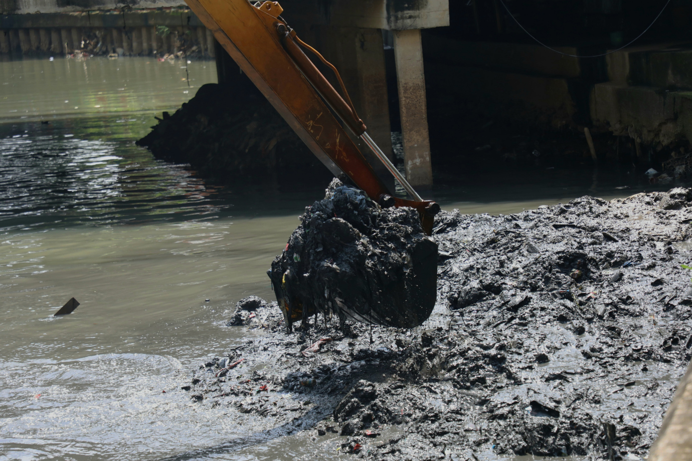 5 SDA Jakpus Keruk Kali Ciliwung_5.jpg