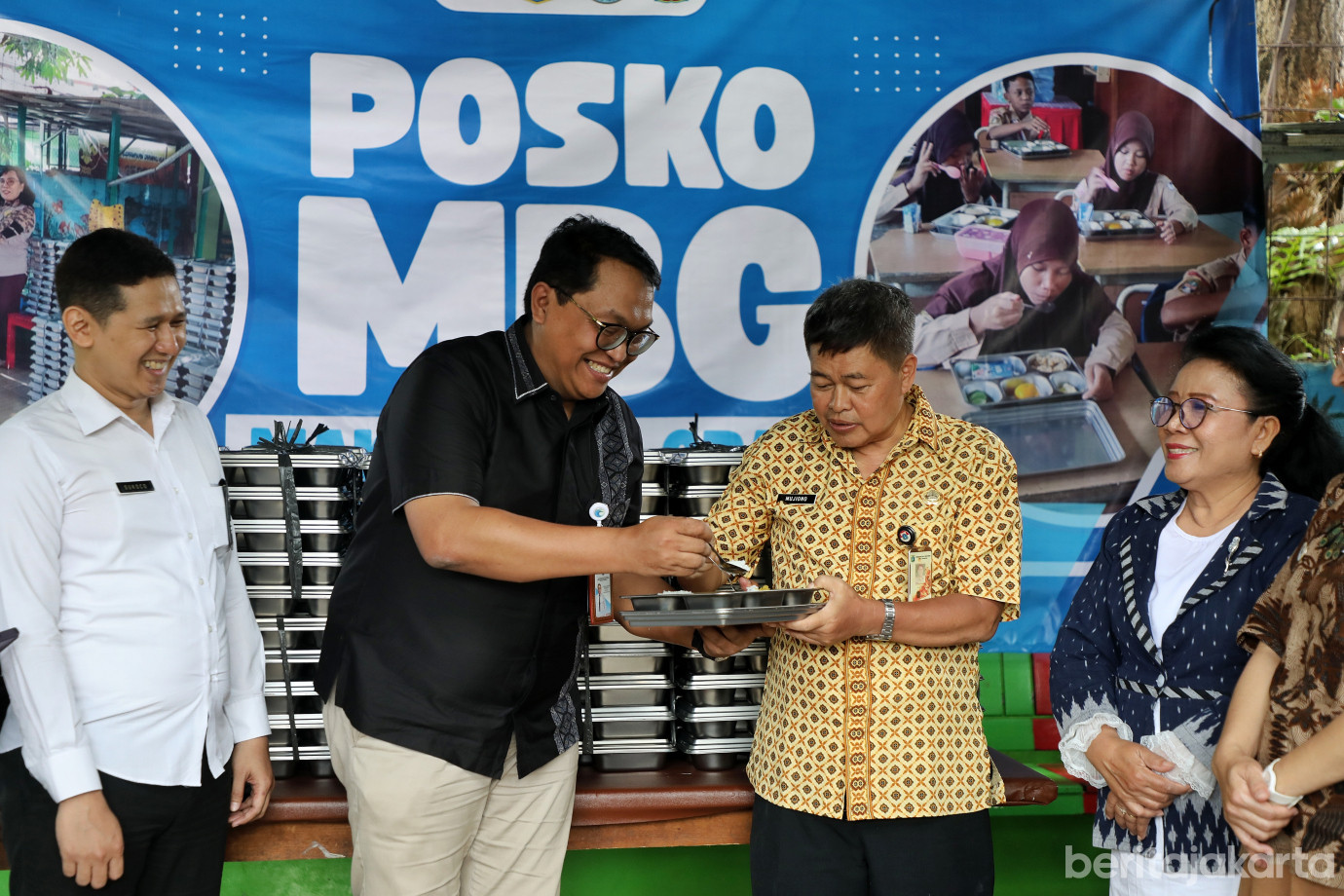 4.Monitoring dan Evaluasi Pelaksanaan Program MBG di SDN Gedong 05 (1).jpg
