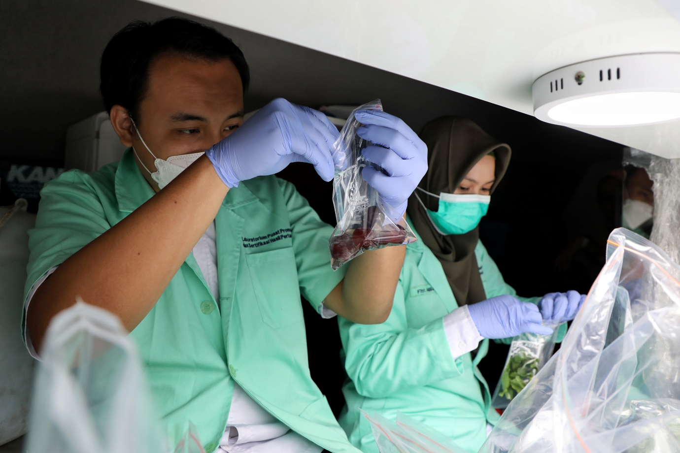 6.Sudin KPKP Jakarta Timur Gelar Pengawasan Pangan di Pasar Perumnas Klender .jpg