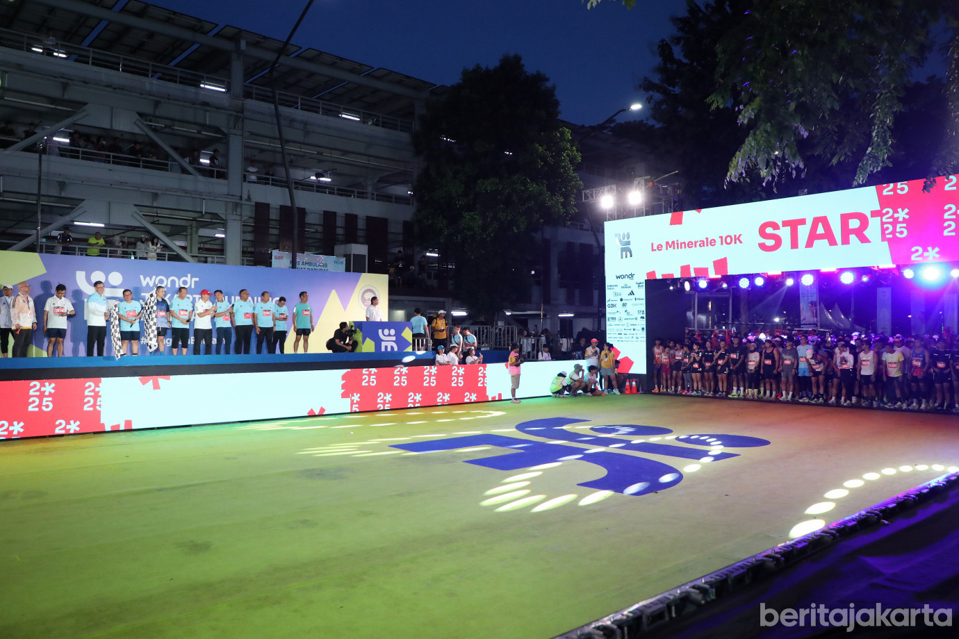 3.Pramono Ikut Lari Kategori 10 K di JRF 2025 .jpg