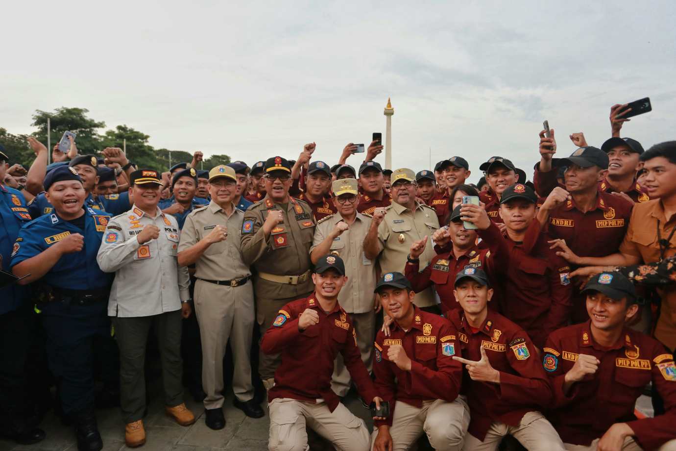 8-gub apel perdana.jpg