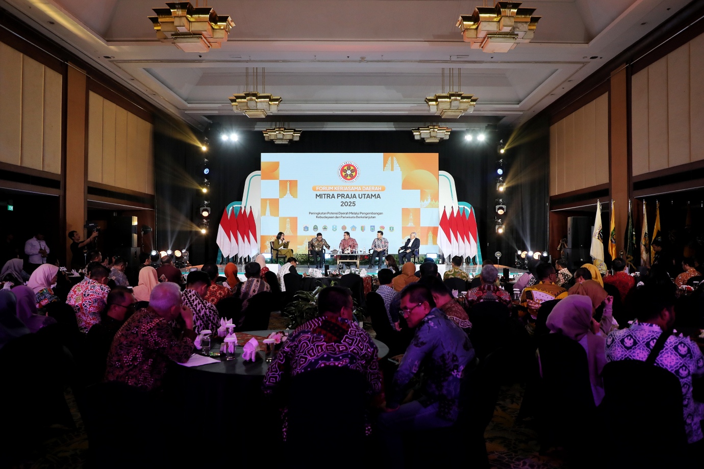 5.Panel Rapat Kerja Gubernur Mitra Praja Utama tahun 2025.jpg