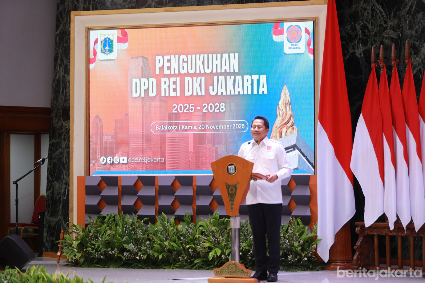 7-2pengukuhan REI DKI.jpg