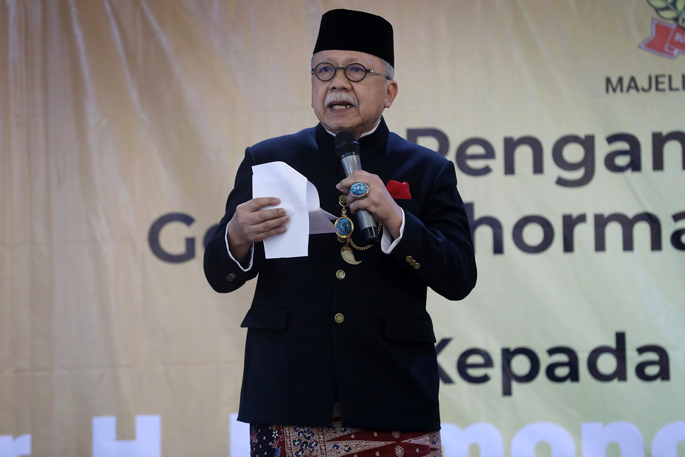 pengukuhan-gelar-abang-gub-05.jpg