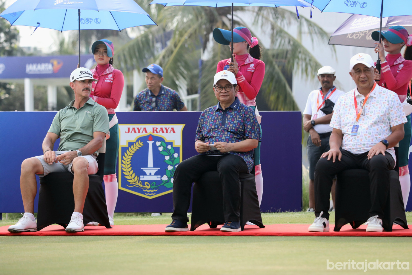 1 Gubernur DKI Jakarta Serahkan Piala JAKIC 2025_1.jpg