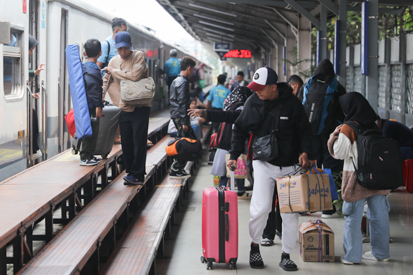 Arus-balik-stasiun-pasarsenen-6.jpg