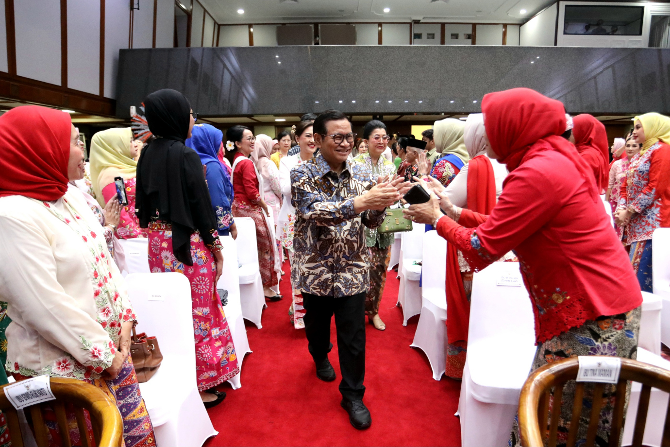 9cd06dc8d61fee717f10405ab94866ff.jpg