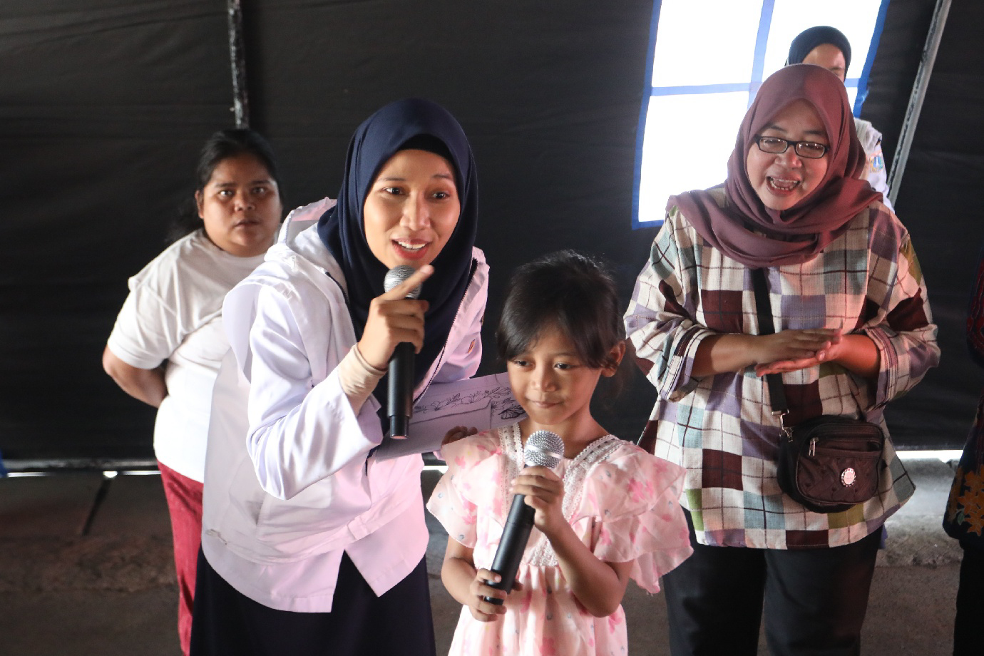 4 Puskesmas Tambora Berikan Layanan Kesehatan untuk Penyintas Kebakaran di Duri Utara_4.jpg