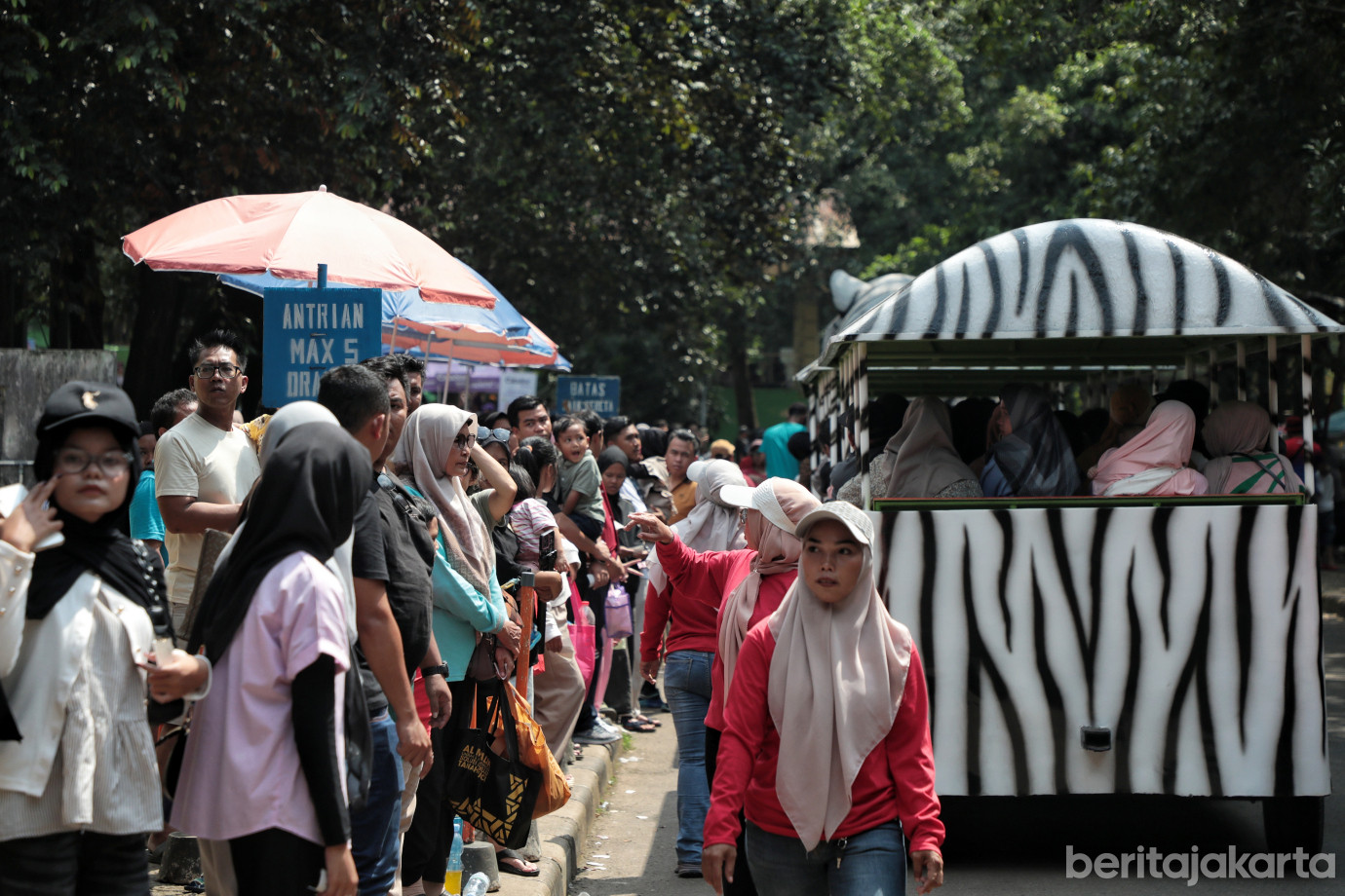 5.Ragunan Ramai Dikunjungi Saat Libur Natal 2025.jpg