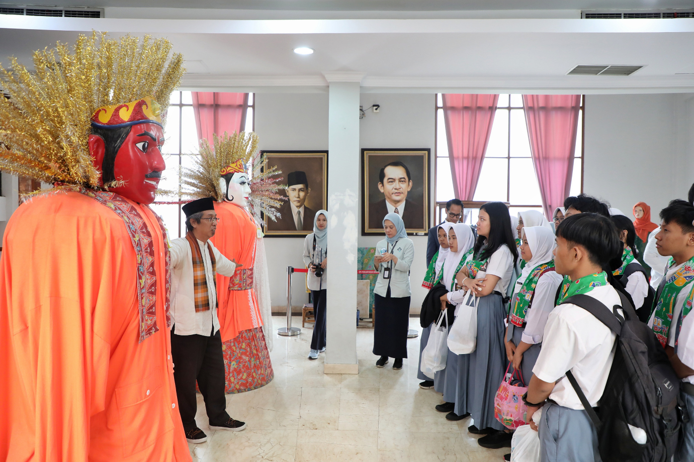 2.20 Peserta Didik Mengikuti Wisata Medis Ke Perkampungan Budaya Betawi.jpg