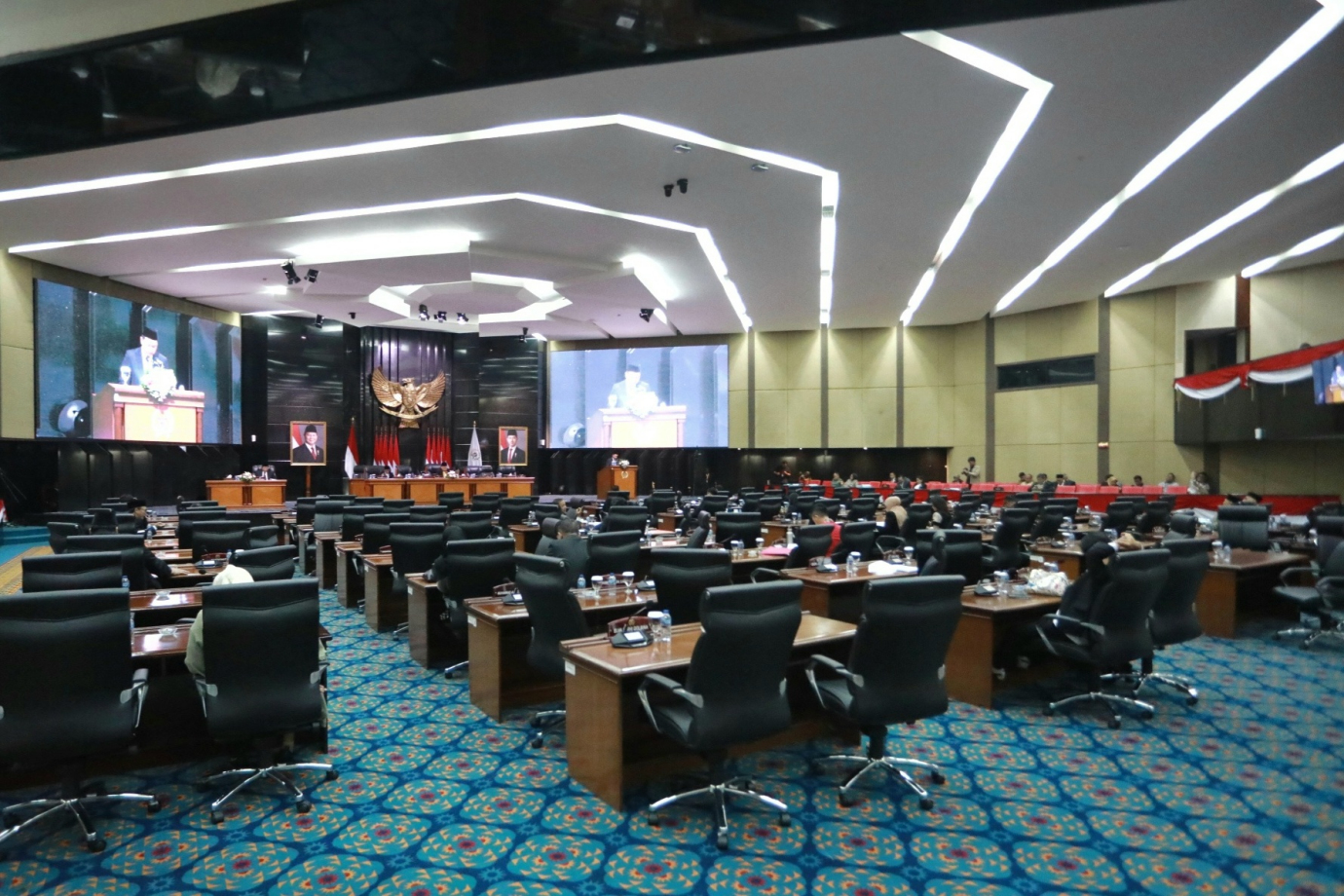 2 rapat pj paripurna..jpg