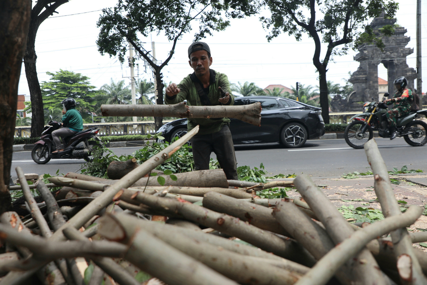 5 Penopingan Pohon di Jalan I Gusti Ngurah Rai_5.jpg