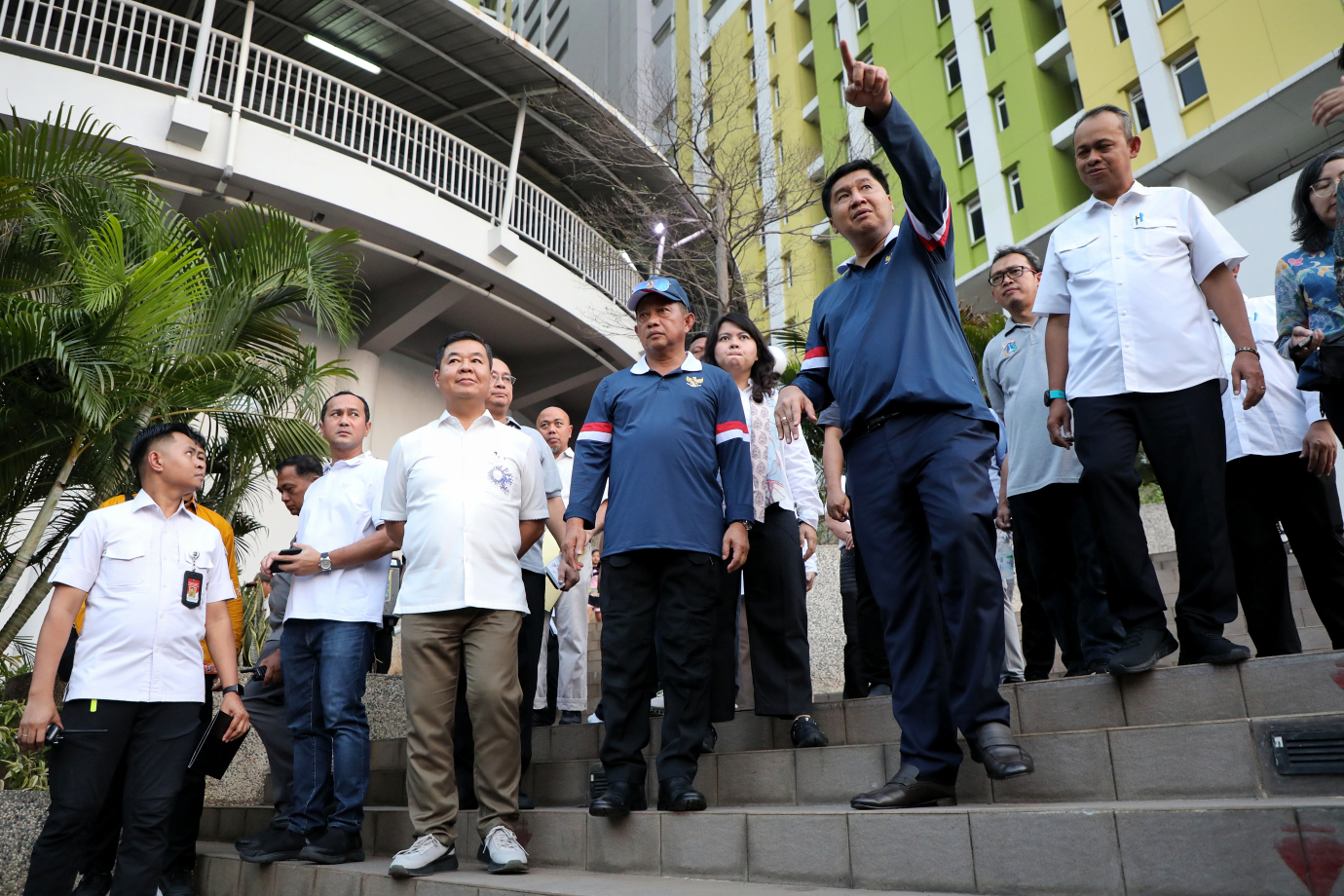 01 Pj Gub Tinjau Rusun Pasar Rumput.jpg