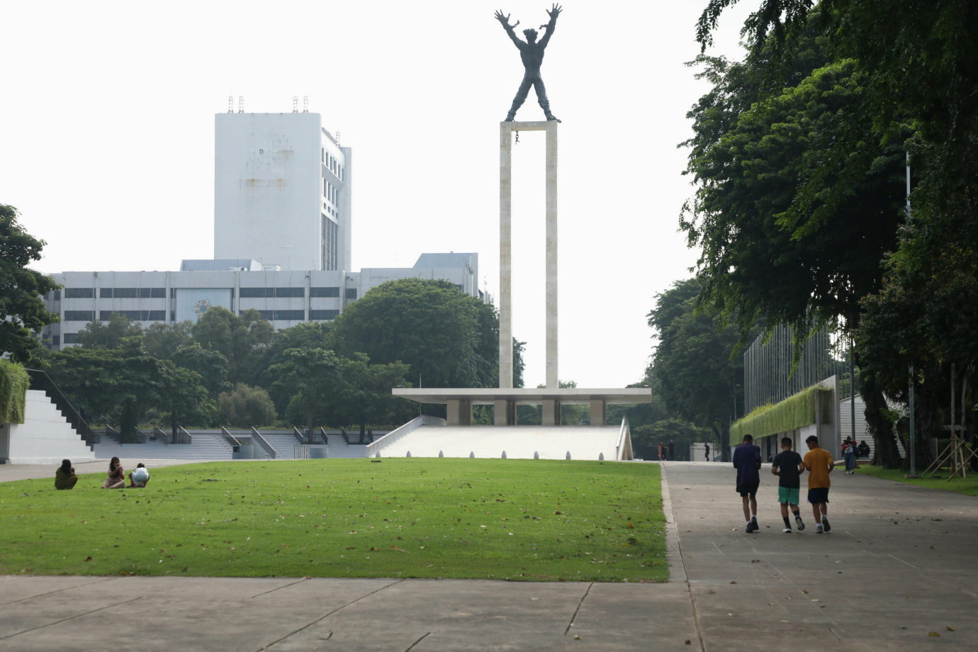 6 Menghabiskan Waktu Sore Hari di Taman Lapangan Banteng_6.jpg