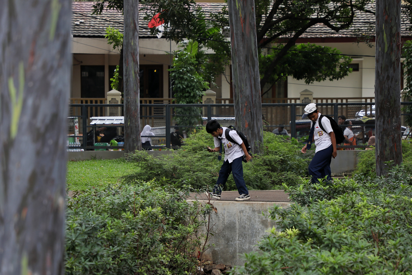 8.Satpol PP Bantu Amankan Taman Tebet ECO Park.jpg