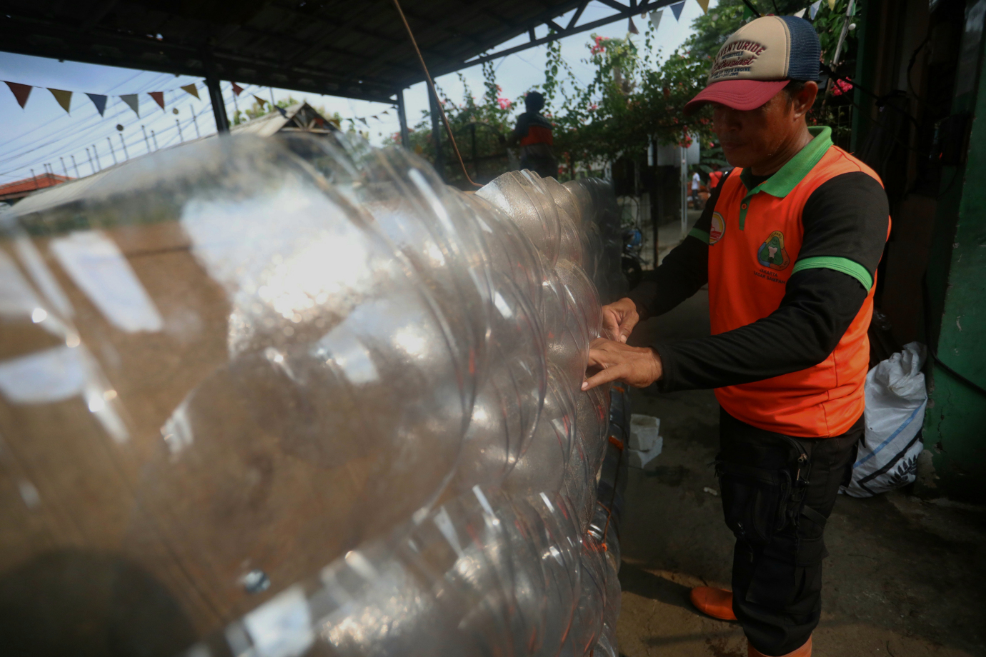3 Kreasi Perahu Naga dari Botol Bekas_3.jpg
