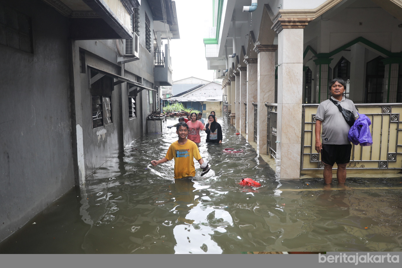 Wagub Pengungsian Banjir-1.jpg