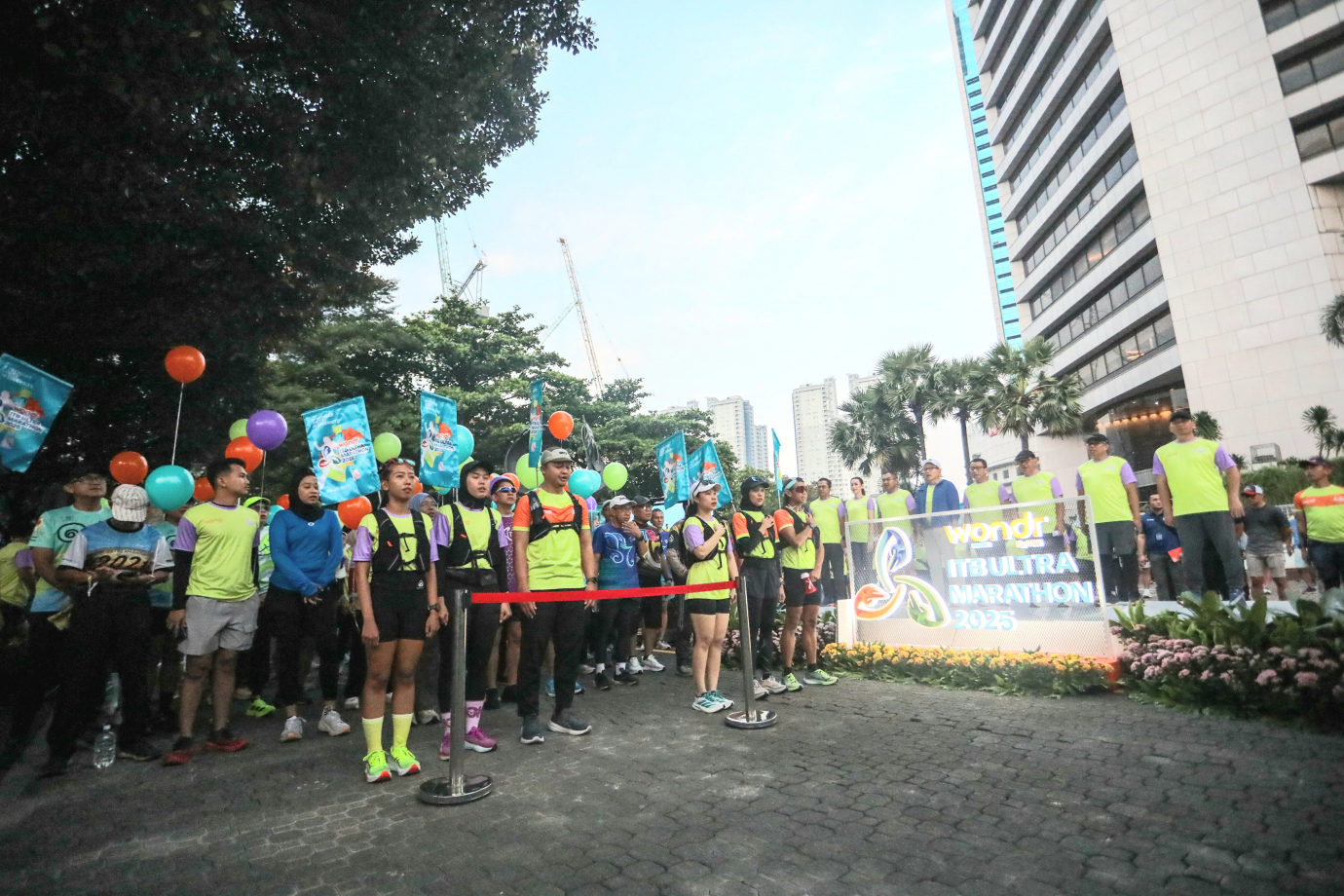 1 Gubernur Pramono Lepas 272 Peserta Community Run Road to ITB Ultra Marathon 2025_1.jpg