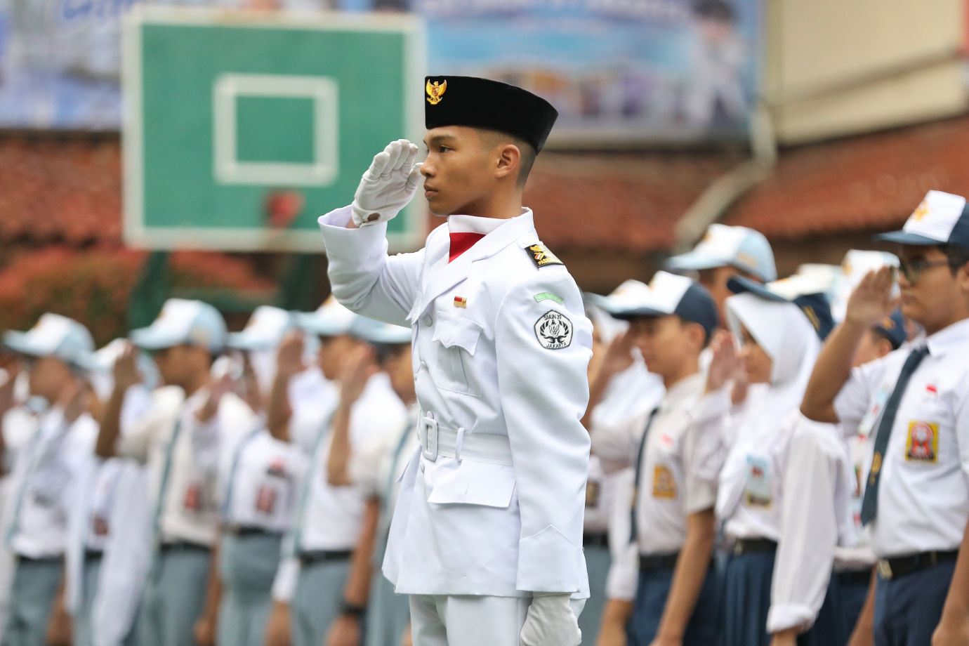 2.Hari Pertama Sekolah, Munjirin Pimpin Apel di SMAN 39 .jpg