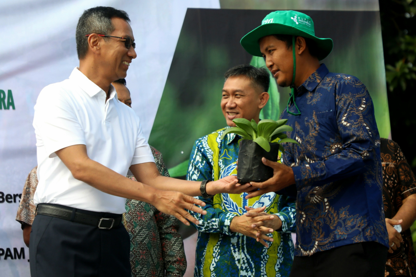 6 Pj Gubernur Serahkan pupuk 6.jpg