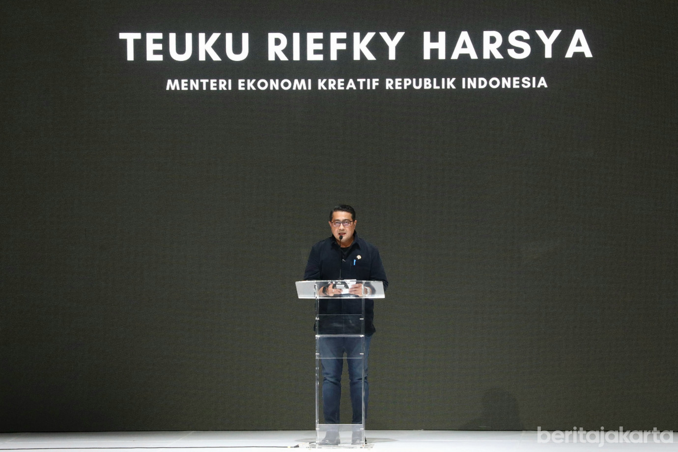 3 Gubernur Pramono Hadiri ASEAN Fashion Parade 2026_3.jpg