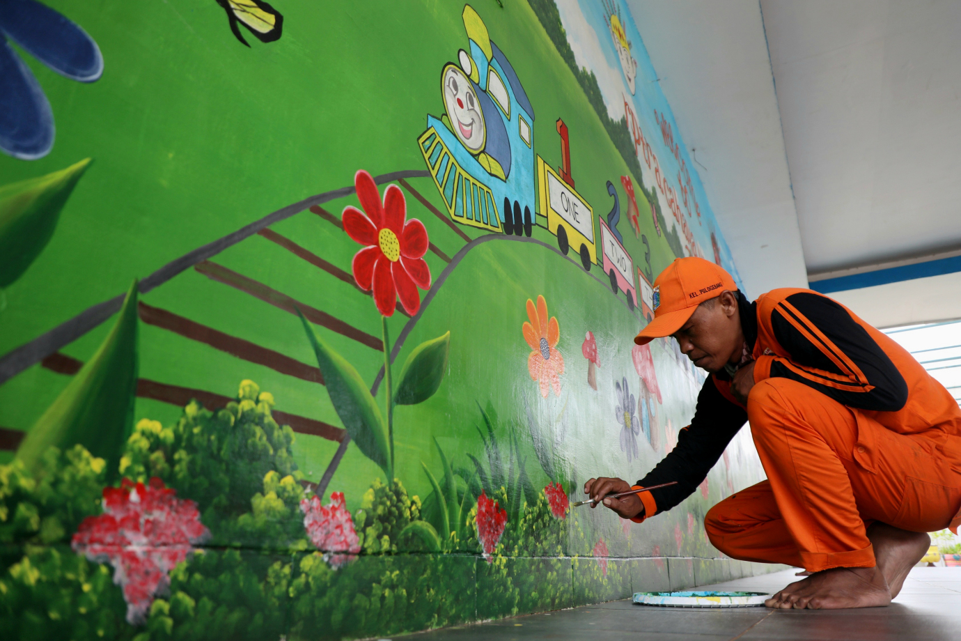 5 Mural Edukasi Percantik RPTRA Cahaya 5.jpg