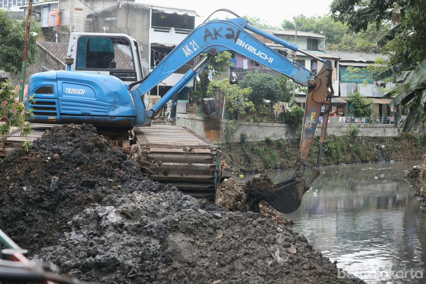 3 Sudin SDA Jaksel Keruk Kali Grogol Sepanjang 300 Meter untuk Cegah Banjir_3.jpg