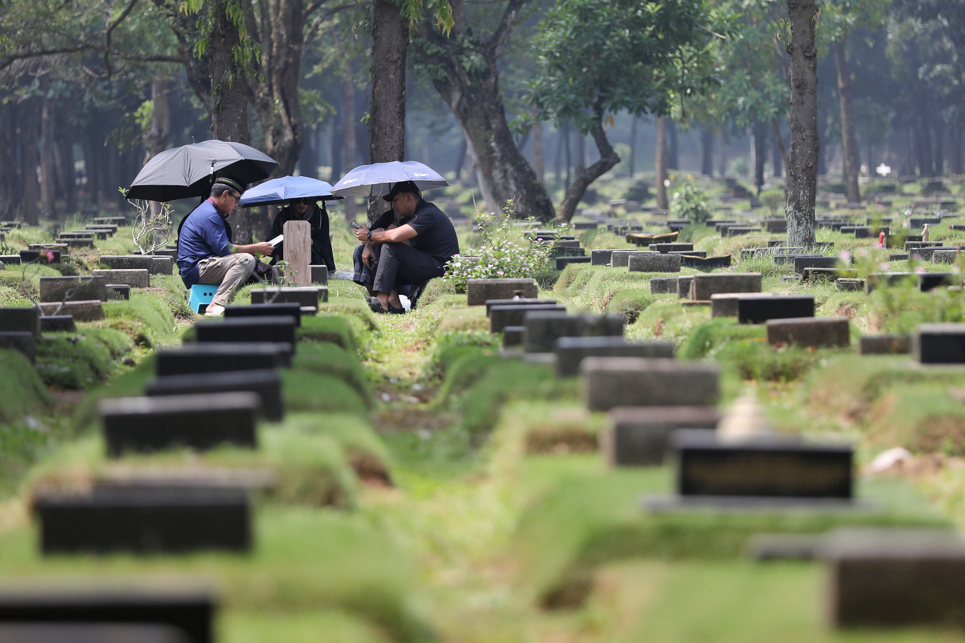 6.H-1 Jelang Ramadhan TPU Pondok Ranggon Masih Ramai Dikunjungi Peziarah-1.jpg