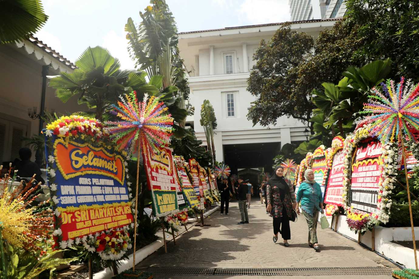 1 Karangan Bunga Balaikota _1.jpg