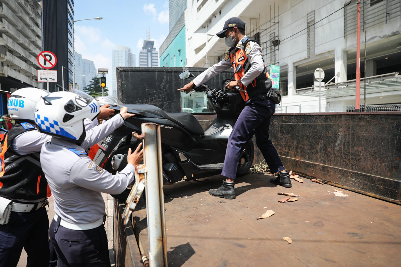 Parkir Liar Setiabudi-2.jpg