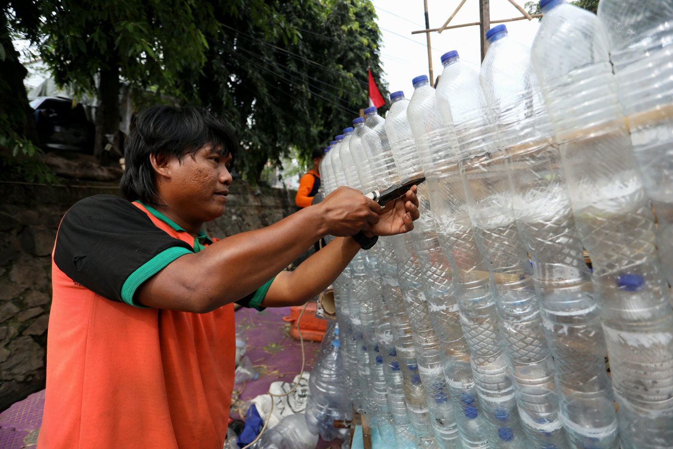 2 Kapal Phinisi dari Botol Bekas Karya Petugas UPS Taman Sari_2.jpg